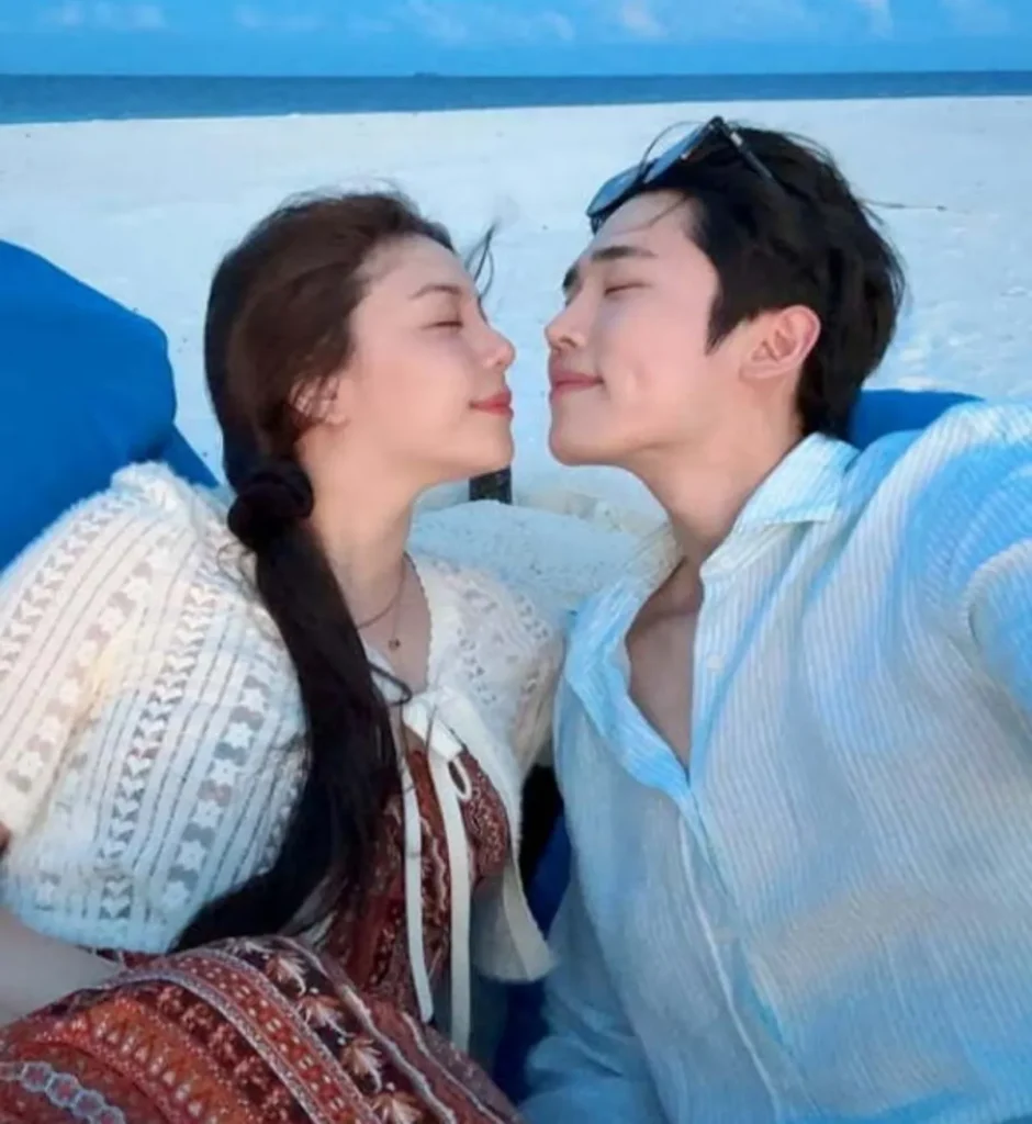 Singer Ailee and actor-turned-entrepreneur Choi Si-hoon