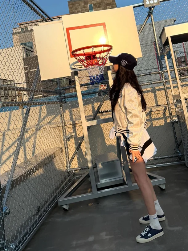 Son Na-eun Shares Life Update with Radiant Fitness Photos