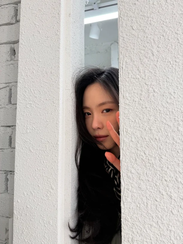 Son Na-eun Shares Life Update with Radiant Fitness Photos