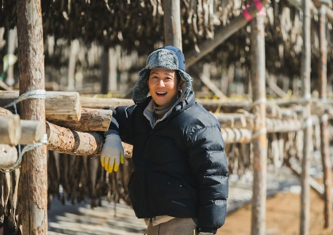 Lee Jung-jae Channels Squid Game Spirit on Variety Show