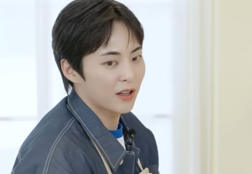 EXO Xiumin Welcomes MONSTA X Hyungwon to Ramyeon Store