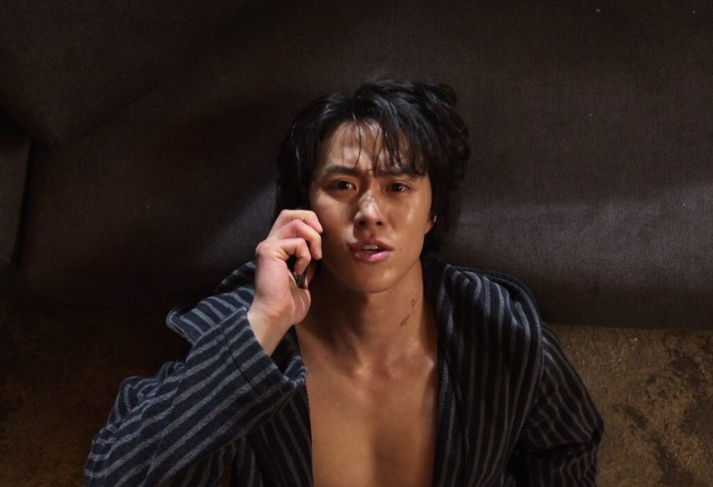Gi-jun Hunts Jun-mo in Mercy for None Episode 3
