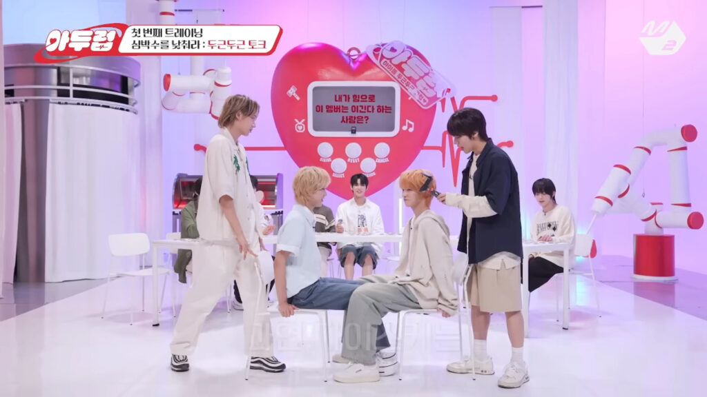 AHOF Ep.9 Rookie Idols Battle in Thigh Wrestling