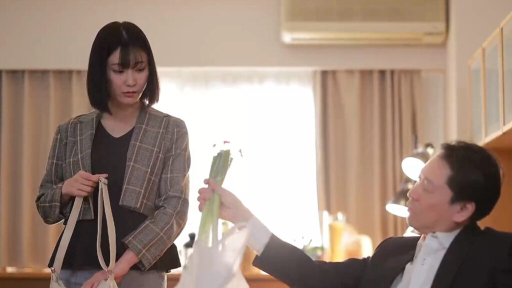 Akari Mitani Reunites with Childhood Friend in JUR-442