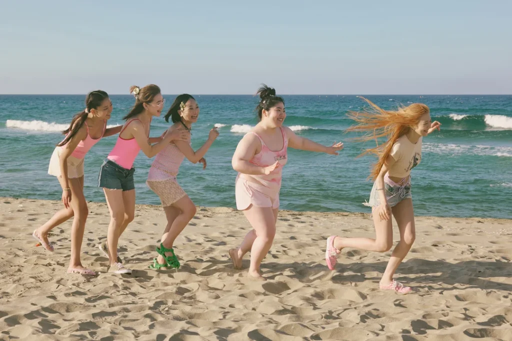 Joy’s “Love Splash!” Teasers Capture Romantic Summer Magic