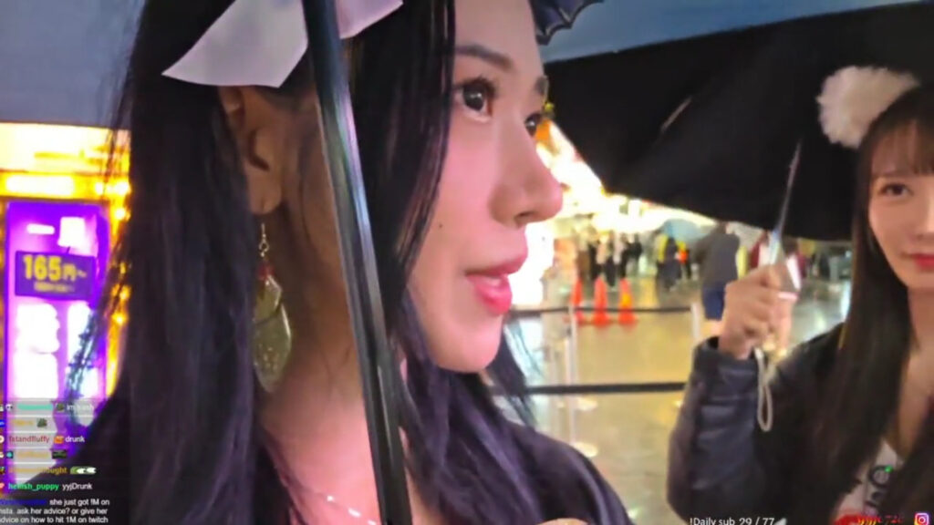 Jinnytty Unexpectedly Runs Into Nahyun in Osaka on Halloween