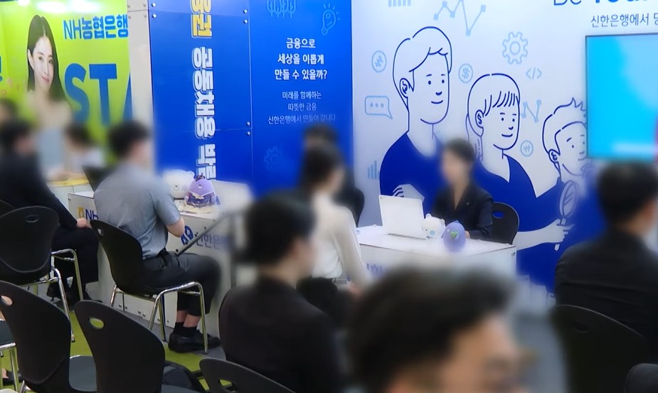 Extended Jobless Benefits May Slow Reemployment in Korea