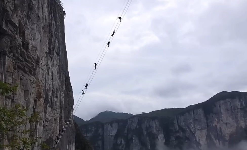 Jinnytty Conquers Zhangjiajie Sky Ladder in China