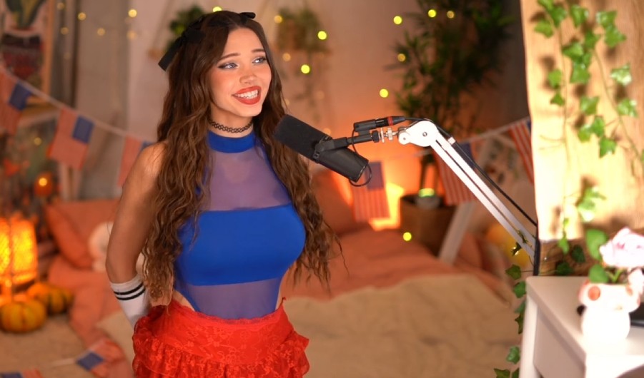 Twitch Streamer LydiaViolet Celebrates Getting Her U.S. Visa