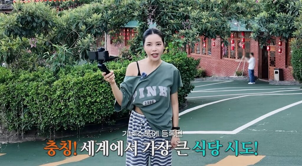 MAMAMOO’s Solar Conquers Chongqing’s Fiery Hotpot Challenge