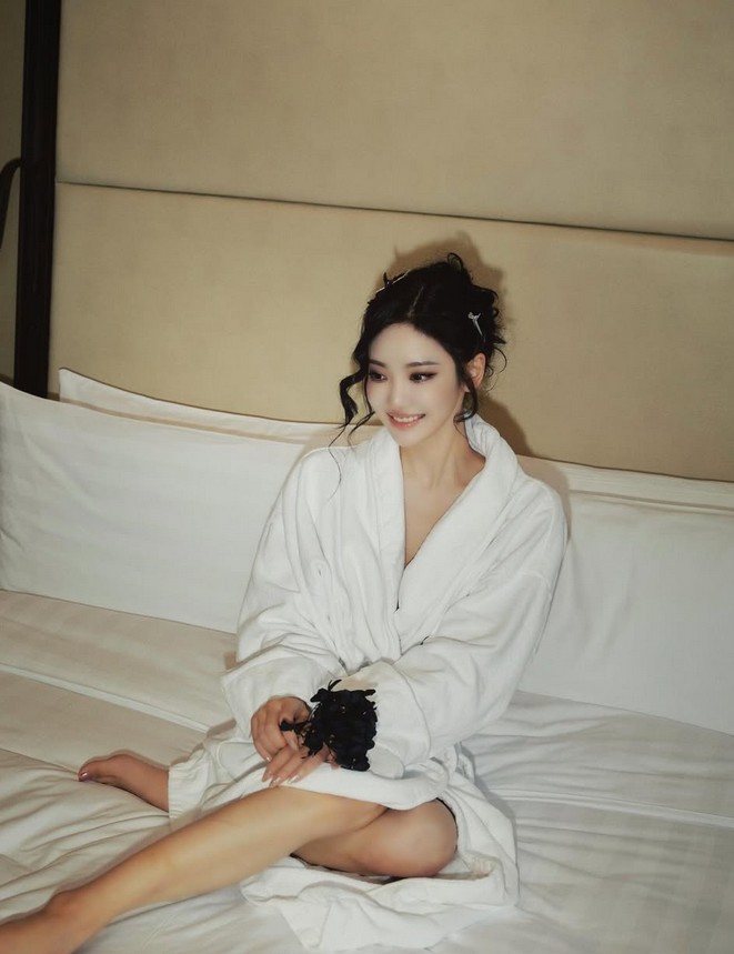 aespa’s NingNing Celebrates Birthday with Fans