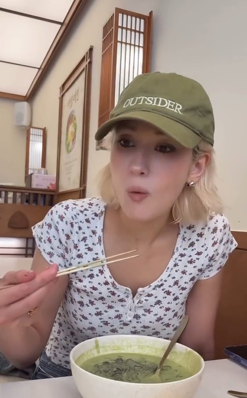 Somi Tries Matcha Noodles for the First Time