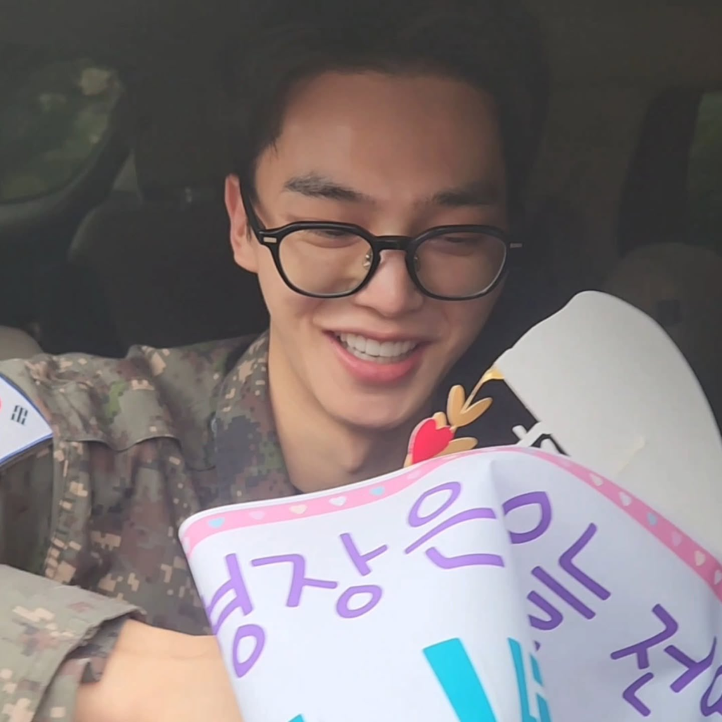 Song Kang Military Discharge in Real Time Today