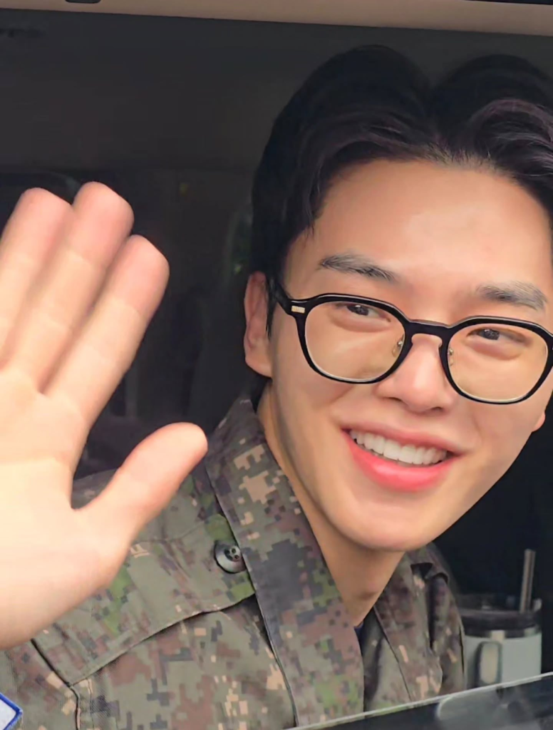 Song Kang Military Discharge in Real Time Today