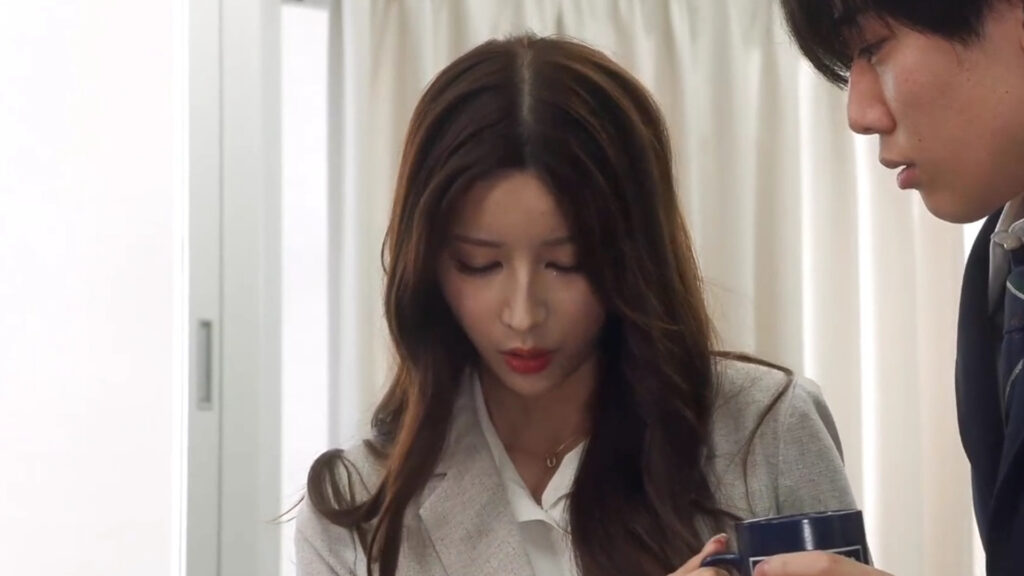 Riri Nanatsumori Portrays a Warm, Approachable Teacher