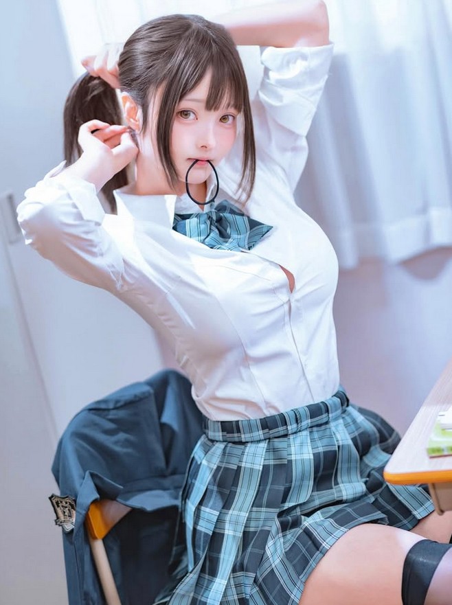 Suzuko: From Civil Servant to Rising Cosplay Star