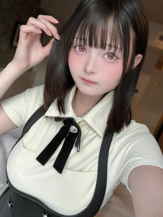 Suzuko: From Civil Servant to Rising Cosplay Star