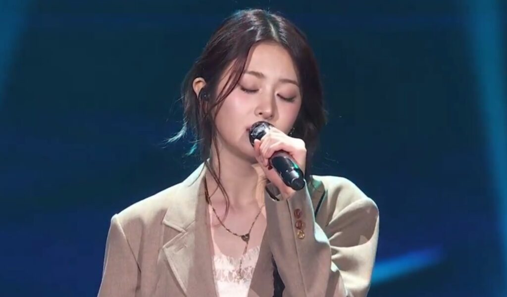 Yunjin Faces Backlash After Golden Disc Performance