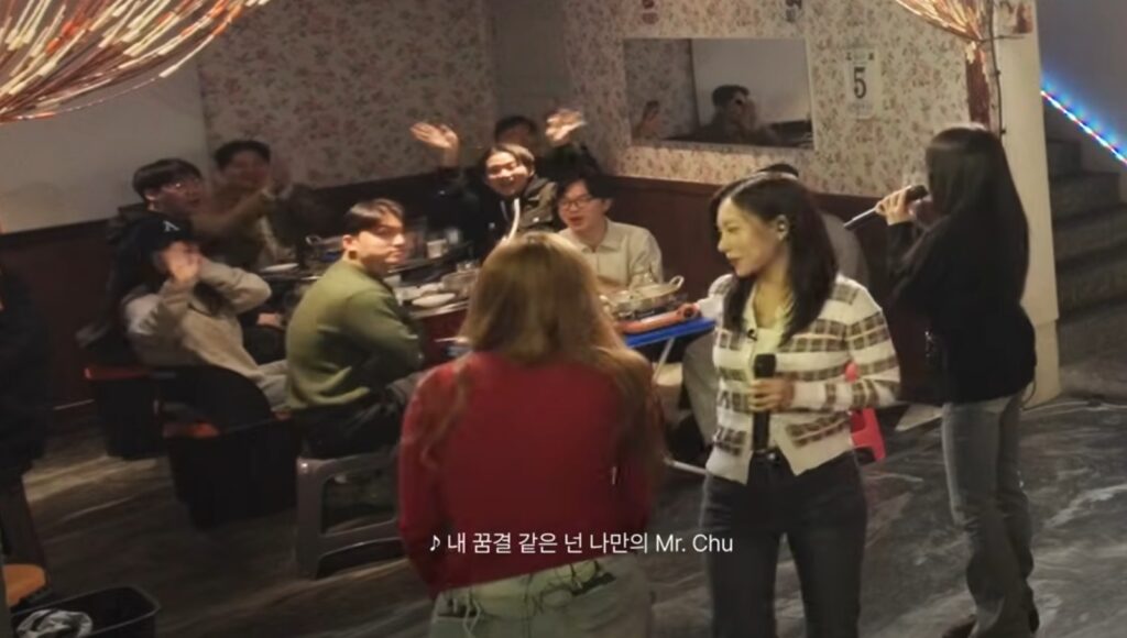 Apink Surprise Diners With Undercover Live Singing