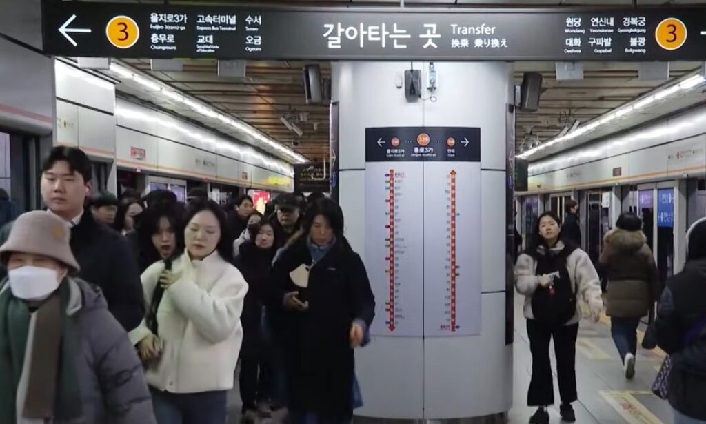 Seoul Bus Drivers Go on Indefinite Strike