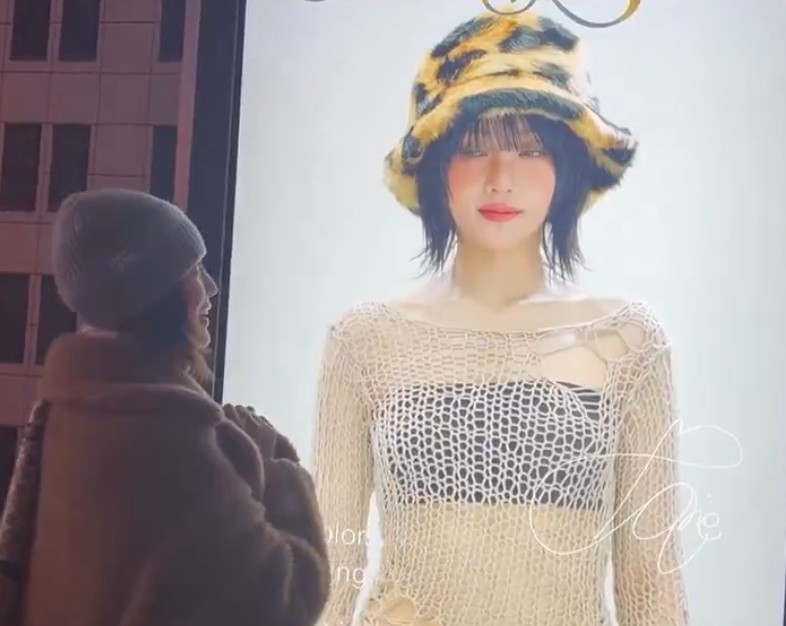 I-DLE Minnie Has Fun With Interactive Ad Board