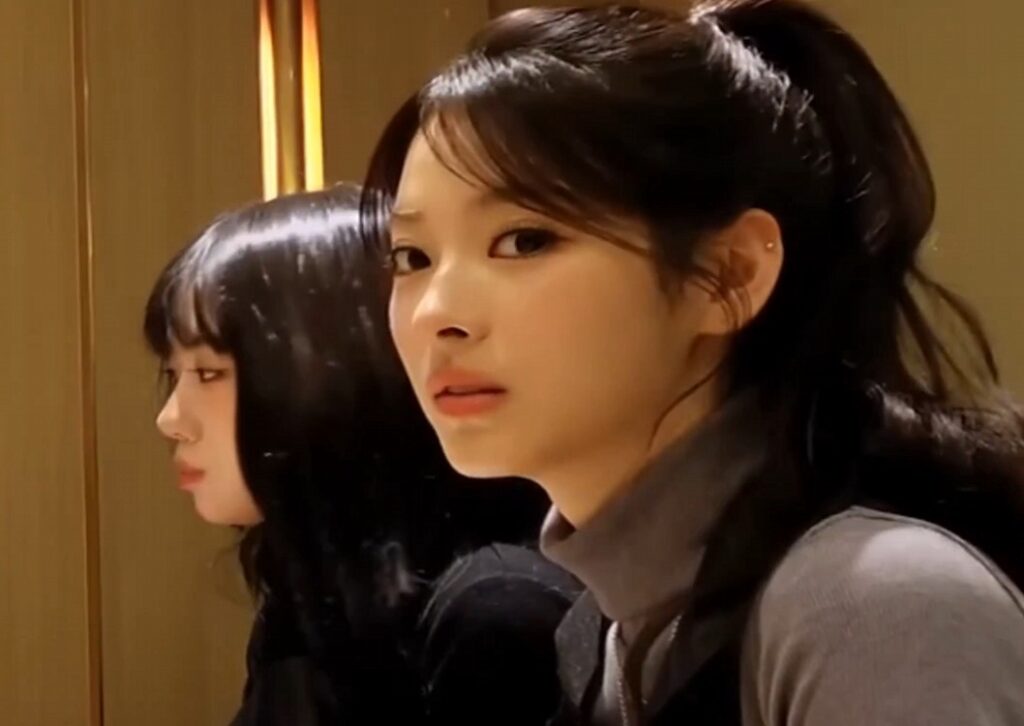 MEOVV Anna’s Visuals Shine in Every Camera Angle