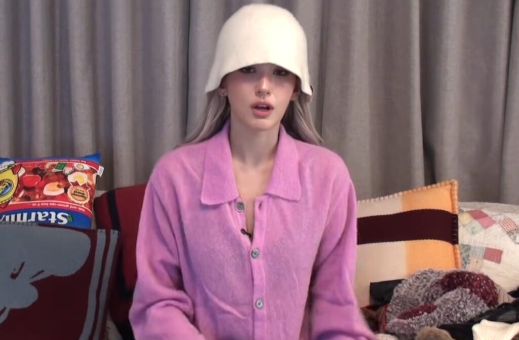 Maximalist Jeon So-mi’s 20 Winter Hat Picks