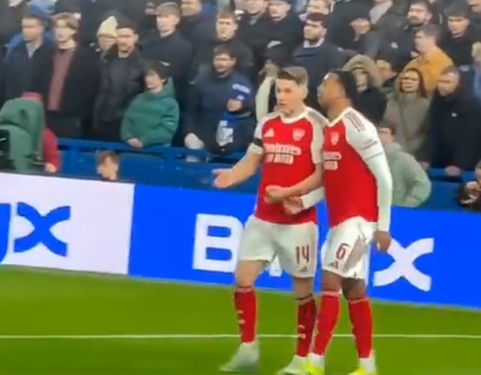 Gyökeres Complains About Saka After Missed Pass