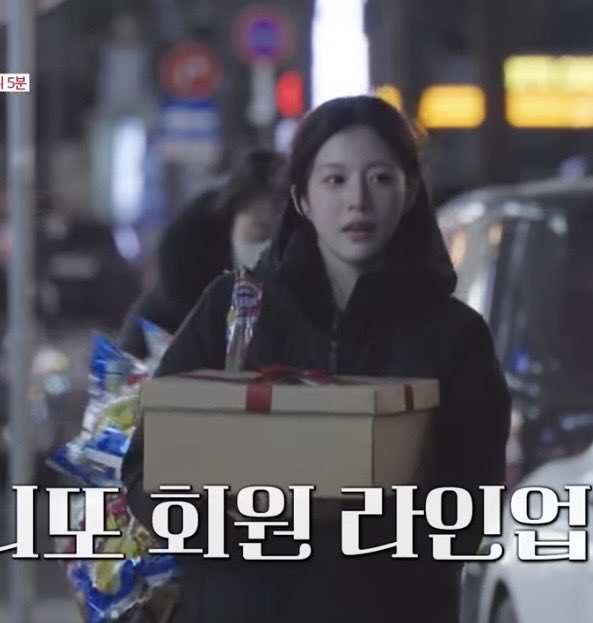 Go Youn Jung Shows Playful Side on Manitto Club