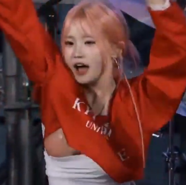 Song Hayoung Surprises Fans With Bold University Stage