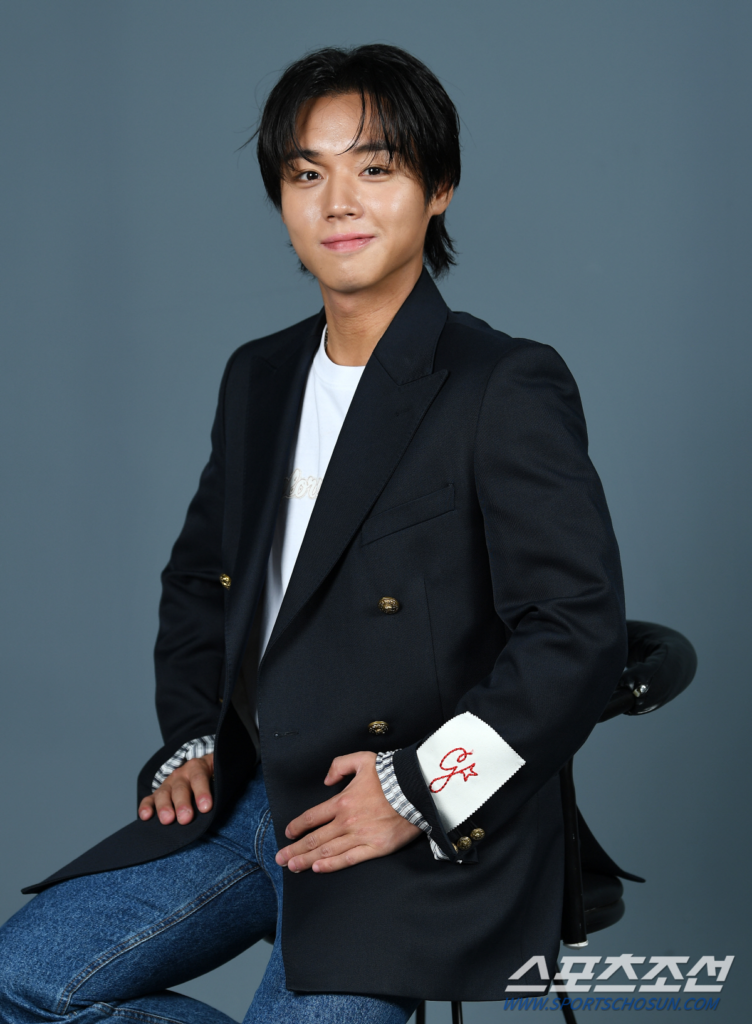 Did You Know Park Jihoon’s Skin Was Always This Tanned?