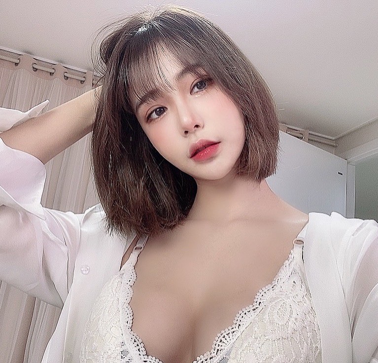BJ Haru Exposes Famous Male Idol in Shocking Revelation about Their Interaction on AfreecaTV