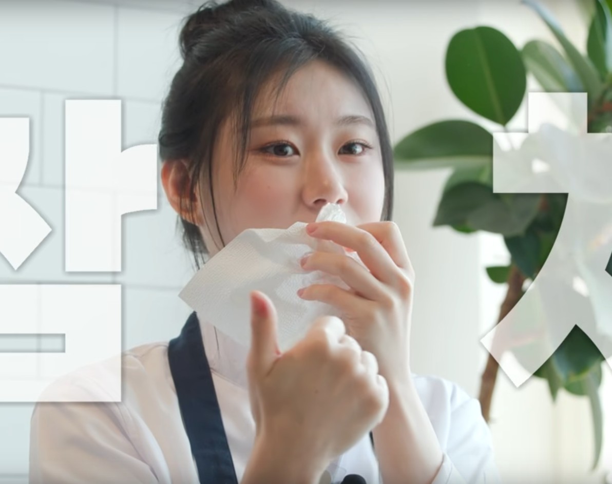 Chaeryeong Cooks Up Fun with Chef Yun Namno on Musinsa Life Update