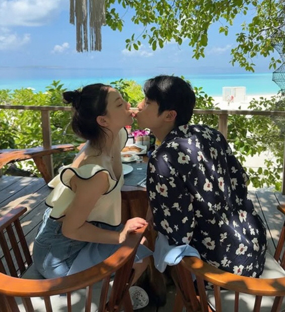 Singer Ailee Shares Sweet Moments from Maldives Honeymoon