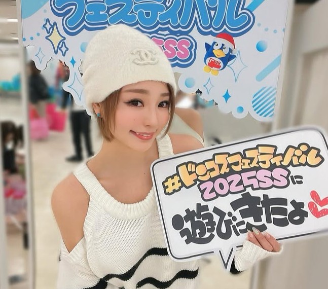 ENA of CYBERJAPAN: From School Nurse to Dance Star