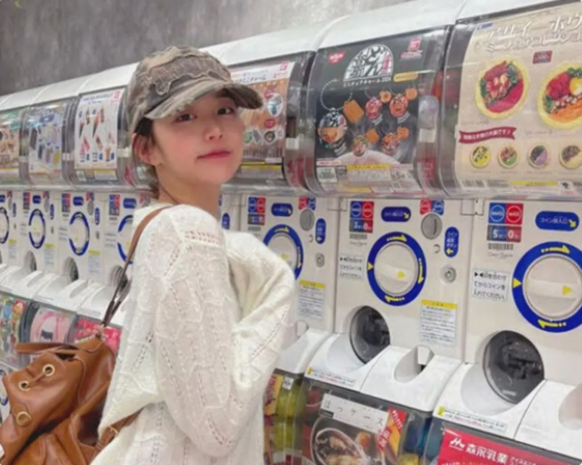 IVE’s Jang Won-young Glows in Barefaced Tokyo Getaway Swoon Over Her Natural Beauty