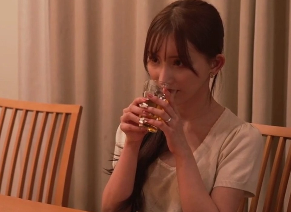 Karen Yuzuriha Shines in Family Drama PRED-763