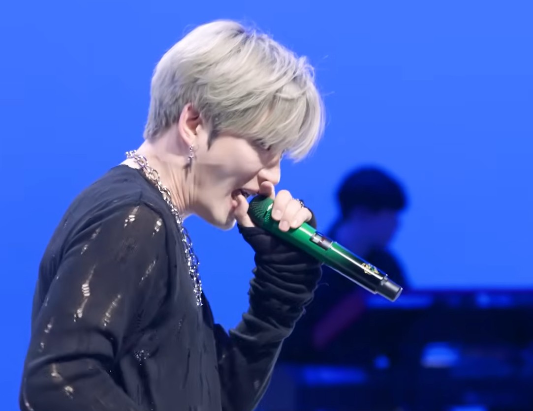 Kim Jaejoong Stuns in ‘It’s Live’ Rock Star Performance