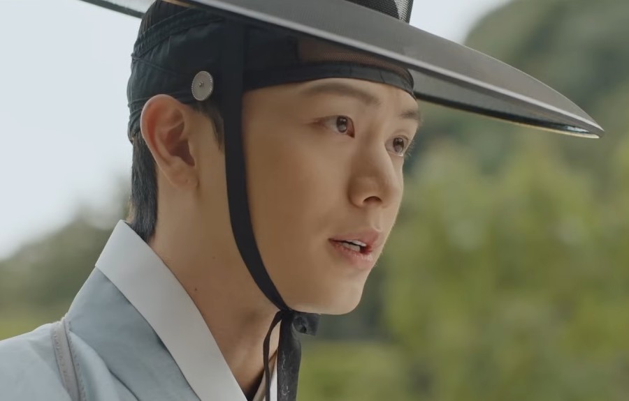 King Lee Jeong Fights Darkness in The Haunted Palace