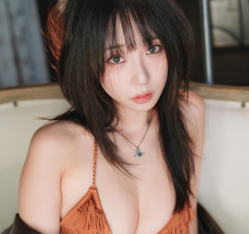 Moe Five: Japan’s Cosplay Idol with Gamer Appeal