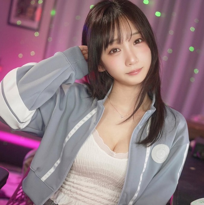 Moe Five: Japan’s Cosplay Idol with Gamer Appeal