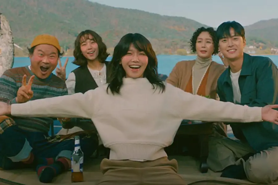 Sooyoung, Gong Myoung Tease Chemistry in BTS Clip