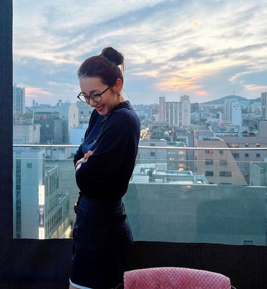 So Yi-hyun Shares a Glimpse Into Her Rainy Day Outing With Husband In Gyo-jin and Their Daughters