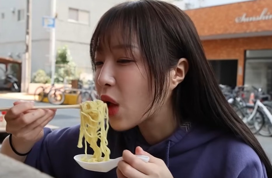 Tzuyang Eats 10 Bowls at 200kg Ramen Cart in Nagoya!