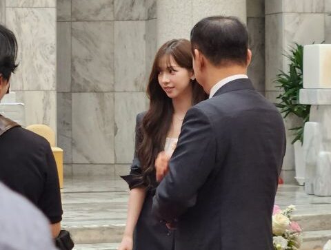 Karina’s Natural Beauty Shines at Sister’s Wedding