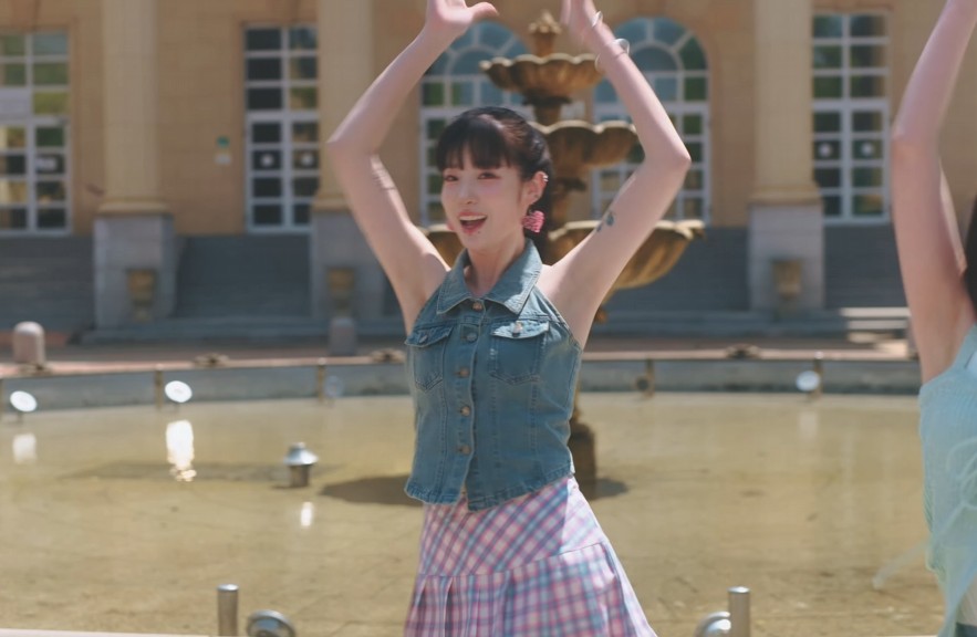 Koi Kat Shines in Bold “Wake Up Call” Performance