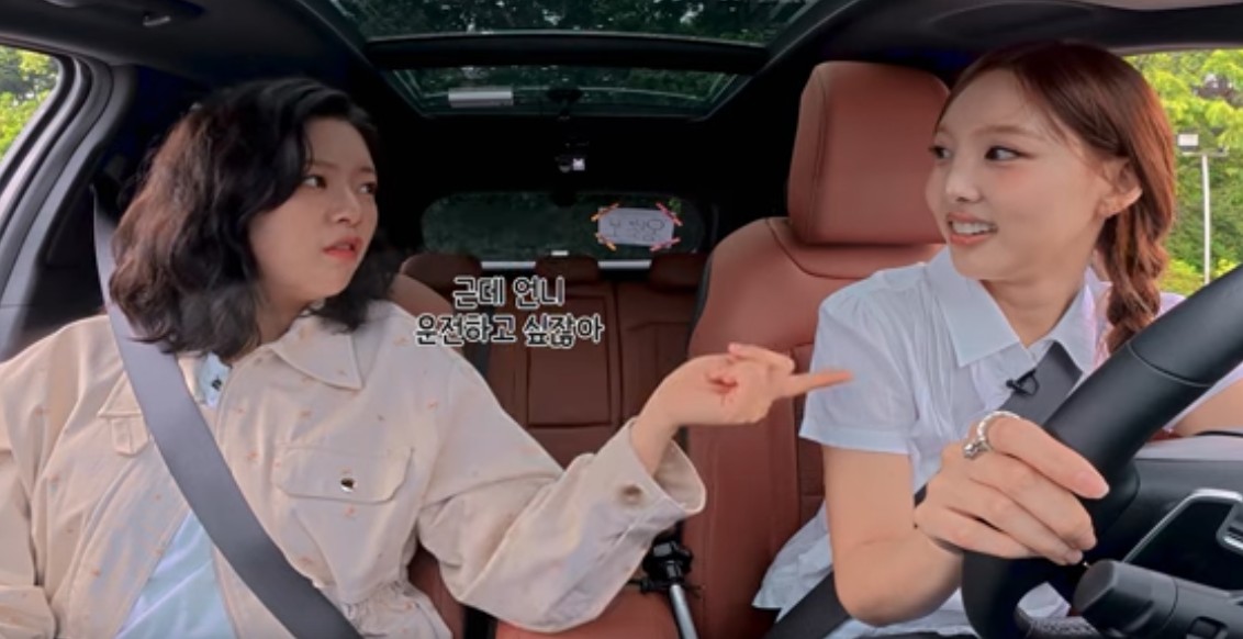 TWICE NAYEON Learns to Drive with JEONGYEON’s Help