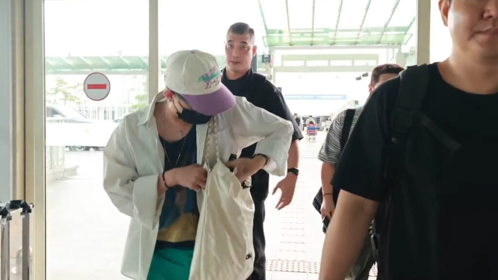 G-Dragon Spotted at Incheon Airport for Malaysia Concert