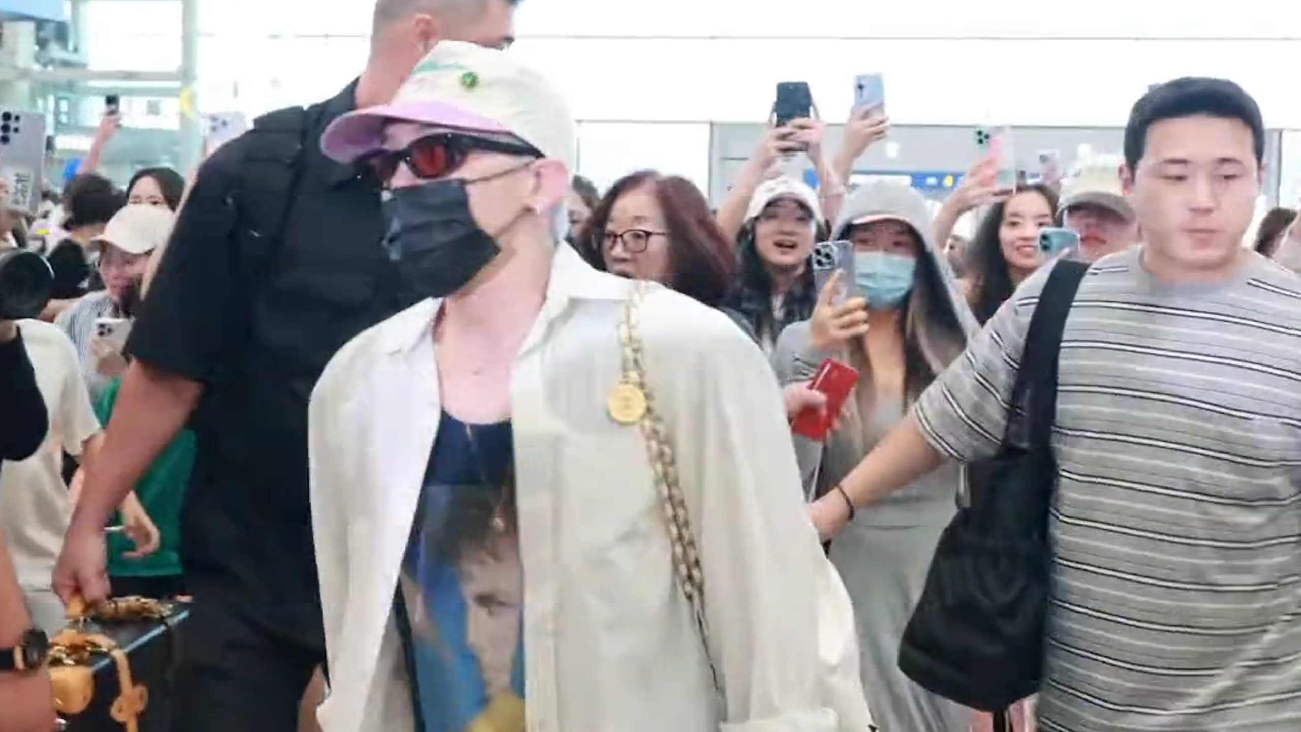 G-Dragon Spotted at Incheon Airport for Malaysia Concert