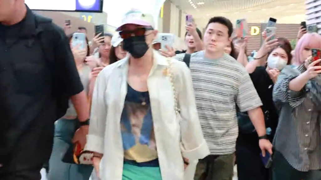 G-Dragon Spotted at Incheon Airport for Malaysia Concert